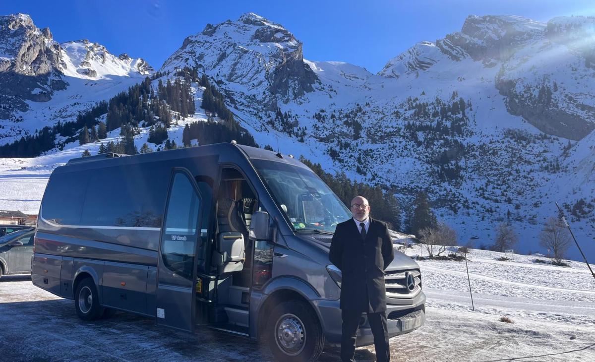Minibus avec chauffeur pour séminaire et transport de groupe à Lyon